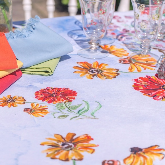 April Cornell Zinnia Bouquet Tablecloth 54x54 NWT - Picture 3 of 4